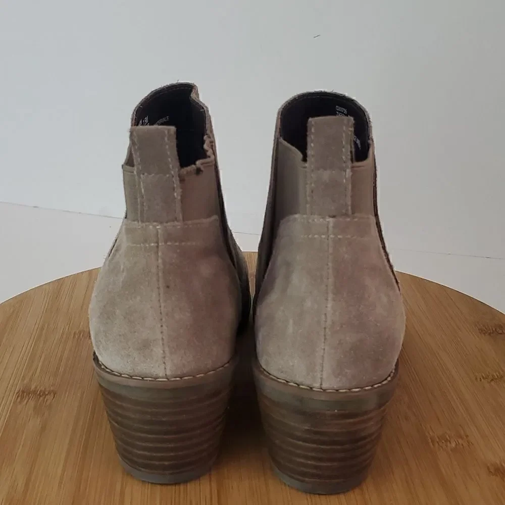 Me Too Womens Zarita 14 Taupe Suede Booties Ankle Boots Shoes 7.5M